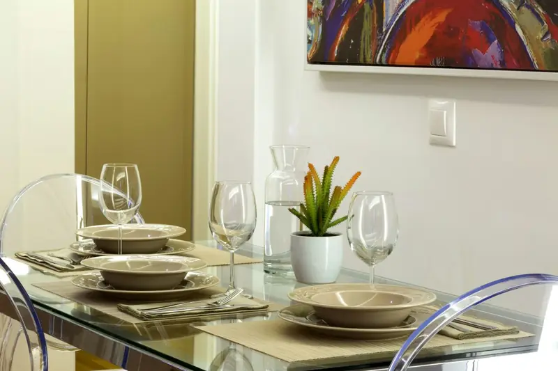 Suite odada servis hazır yemek masası